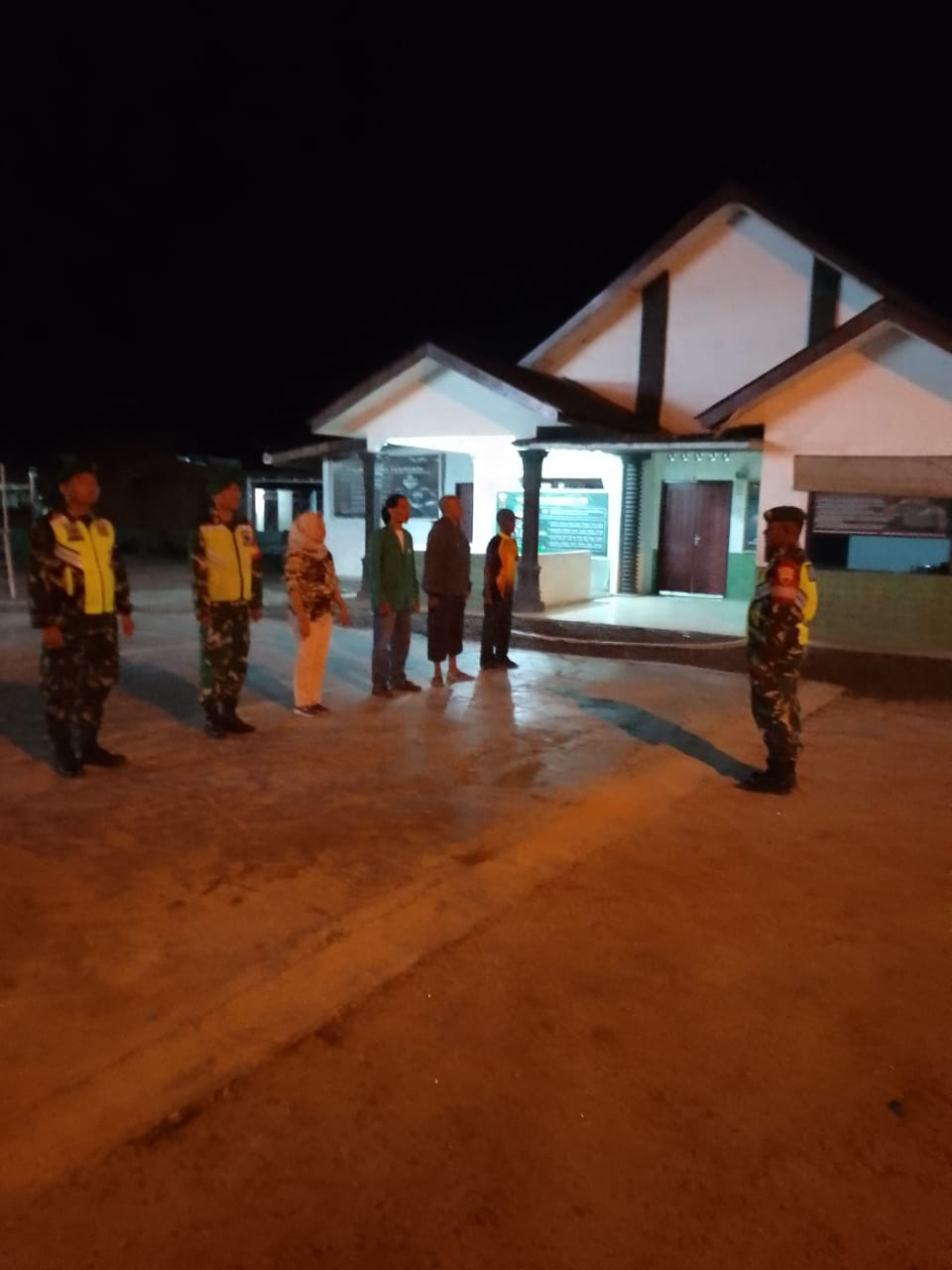 Koramil 19/BP Kodim 0204/DS Patroli Keliling Dan Sambangi Warga