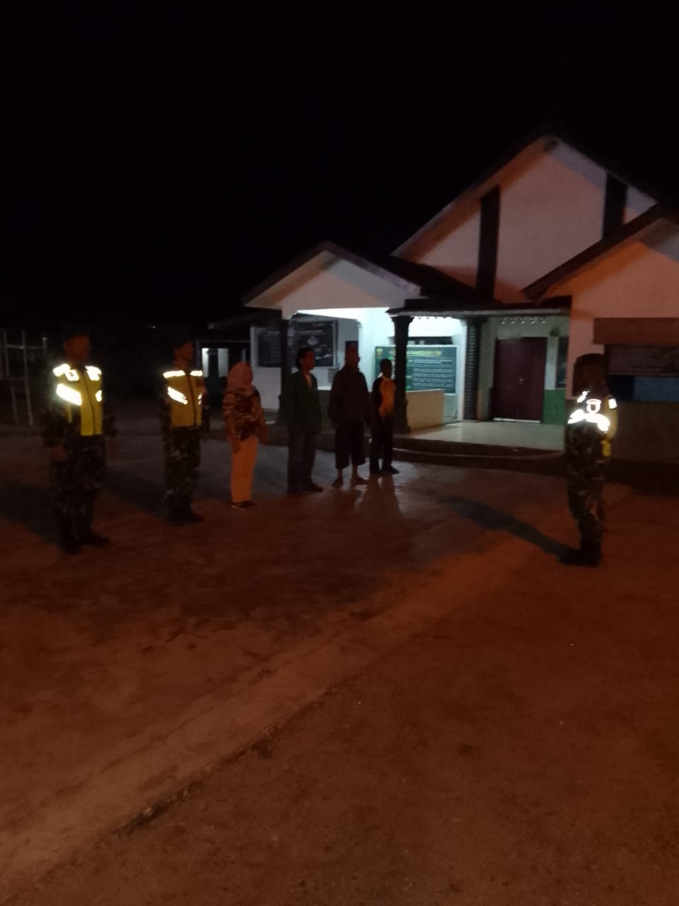 Koramil 19/BP Kodim 0204/DS Patroli Keliling Dan Sambangi Warga