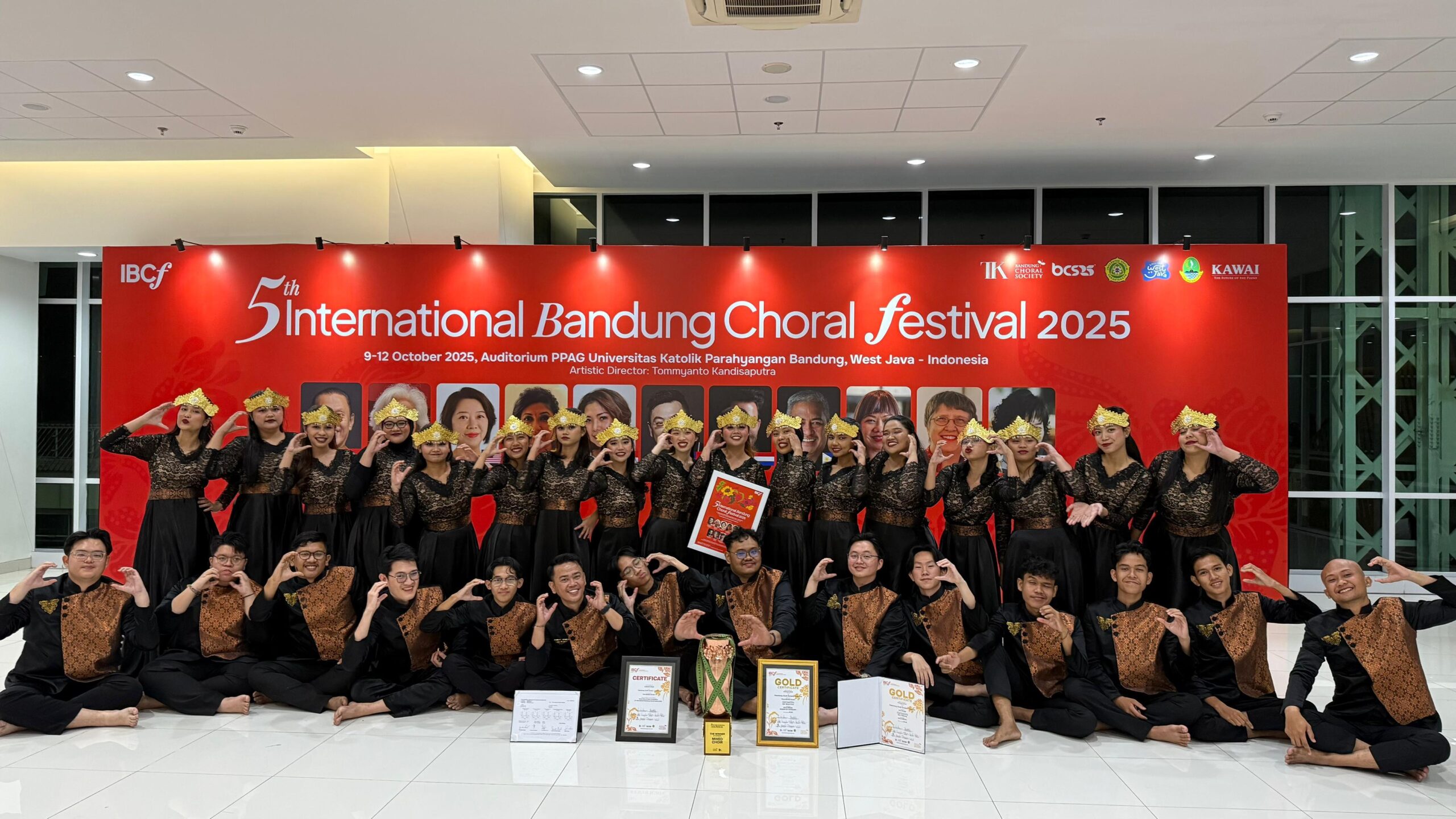 Colours Choir Raih The Winner of Mixed Choir Category dan Dua Medali Emas di 5th International Bandung Choral Festival 2025 Colours Choir Raih The Winner of Mixed Choir Category dan Dua Medali Emas di 5th International Bandung Choral Festival 2025