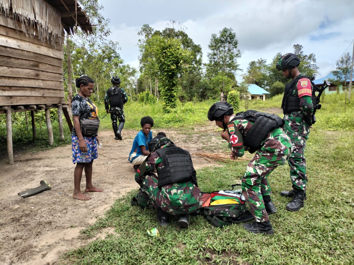 Satgas Yonif 123/Rajawali Gelar Pelayanan Kesehatan Keliling untuk Warga Kampung Wonggi Satgas Yonif 123/Rajawali Gelar Pelayanan Kesehatan Keliling untuk Warga Kampung Wonggi