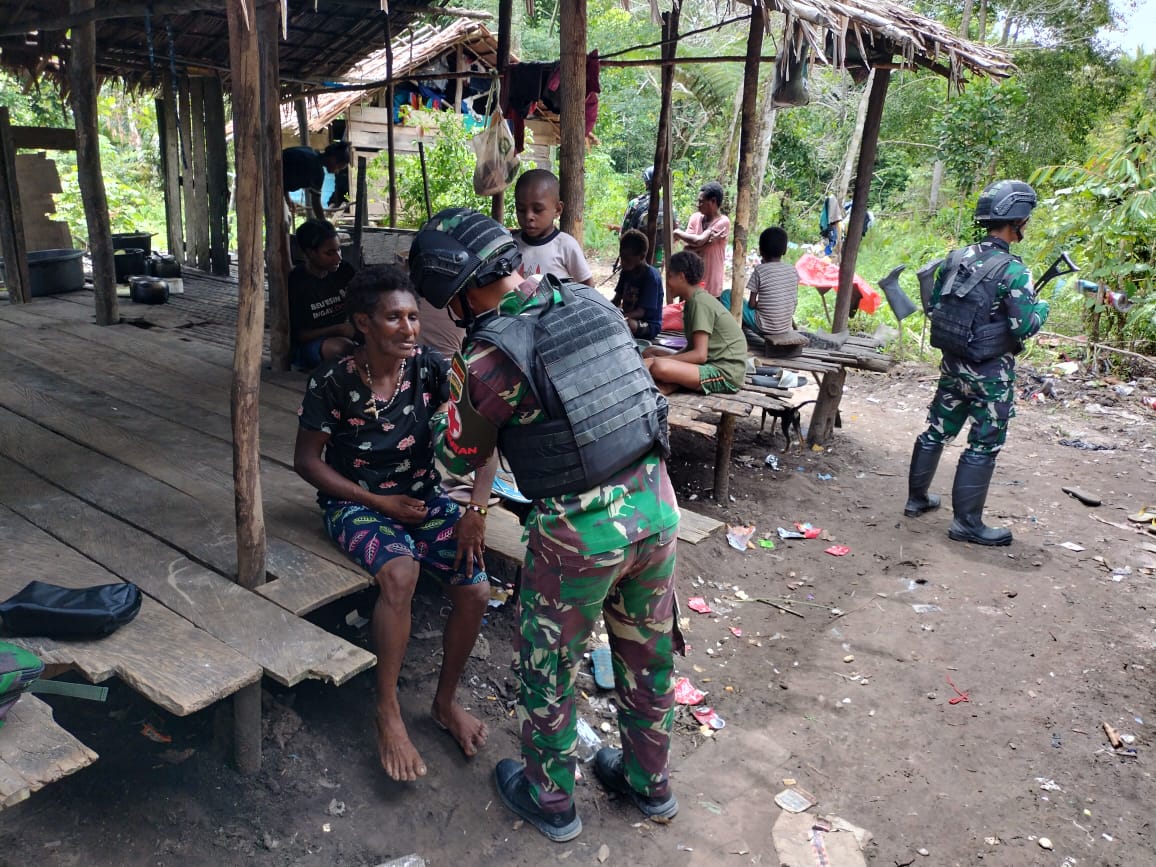 Satgas Yonif 123/Rajawali Gelar Pelayanan Kesehatan Keliling untuk Warga Kampung Wonggi Satgas Yonif 123/Rajawali Gelar Pelayanan Kesehatan Keliling untuk Warga Kampung Wonggi