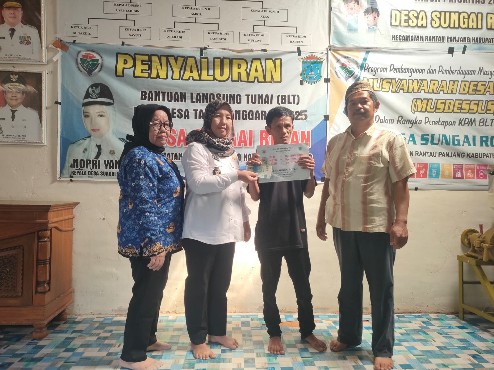 Pemdes Desa Sungairotan Kecamatan Rantaupanjang OI Menyalurkan BLT DD Tahun 2025. Pemdes Desa Sungairotan Kecamatan Rantaupanjang OI Menyalurkan BLT DD Tahun 2025.