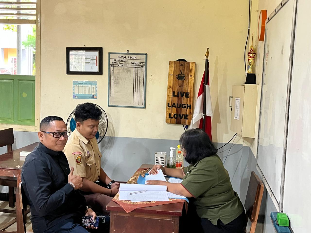 Investasi Masa Depan: Dorong Ayah Terlibat Langsung dalam Pendidikan Lewat Gerakan Ambil Rapor Investasi Masa Depan: Dorong Ayah Terlibat Langsung dalam Pendidikan Lewat Gerakan Ambil Rapor