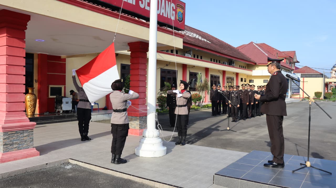 Polresta Deli Serdang Gelar Upacara Peringati Hari Ibu Ke 97 Tahun 2025