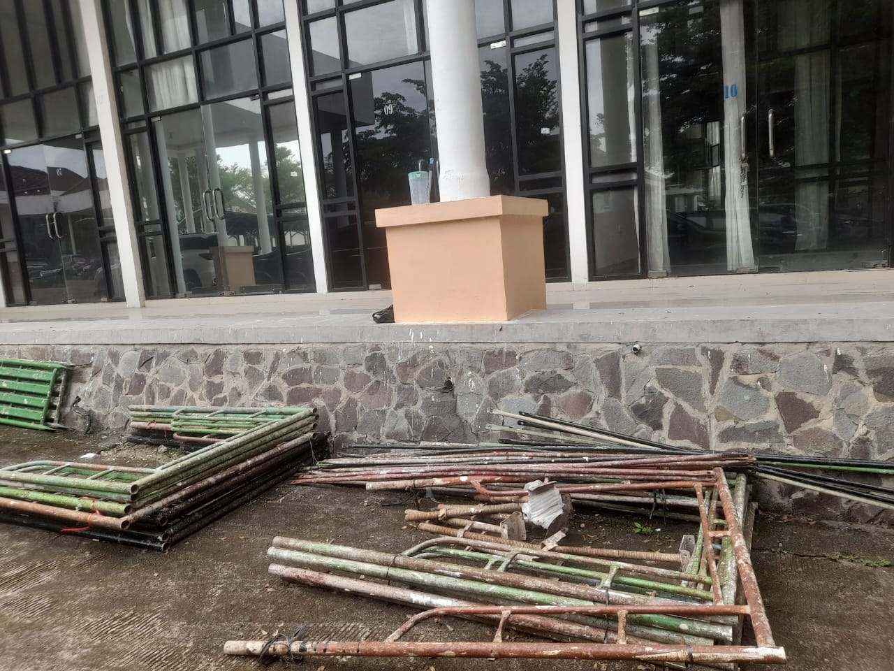 Proyek Siluman, Gentayangang Di Gedung DPRD OI