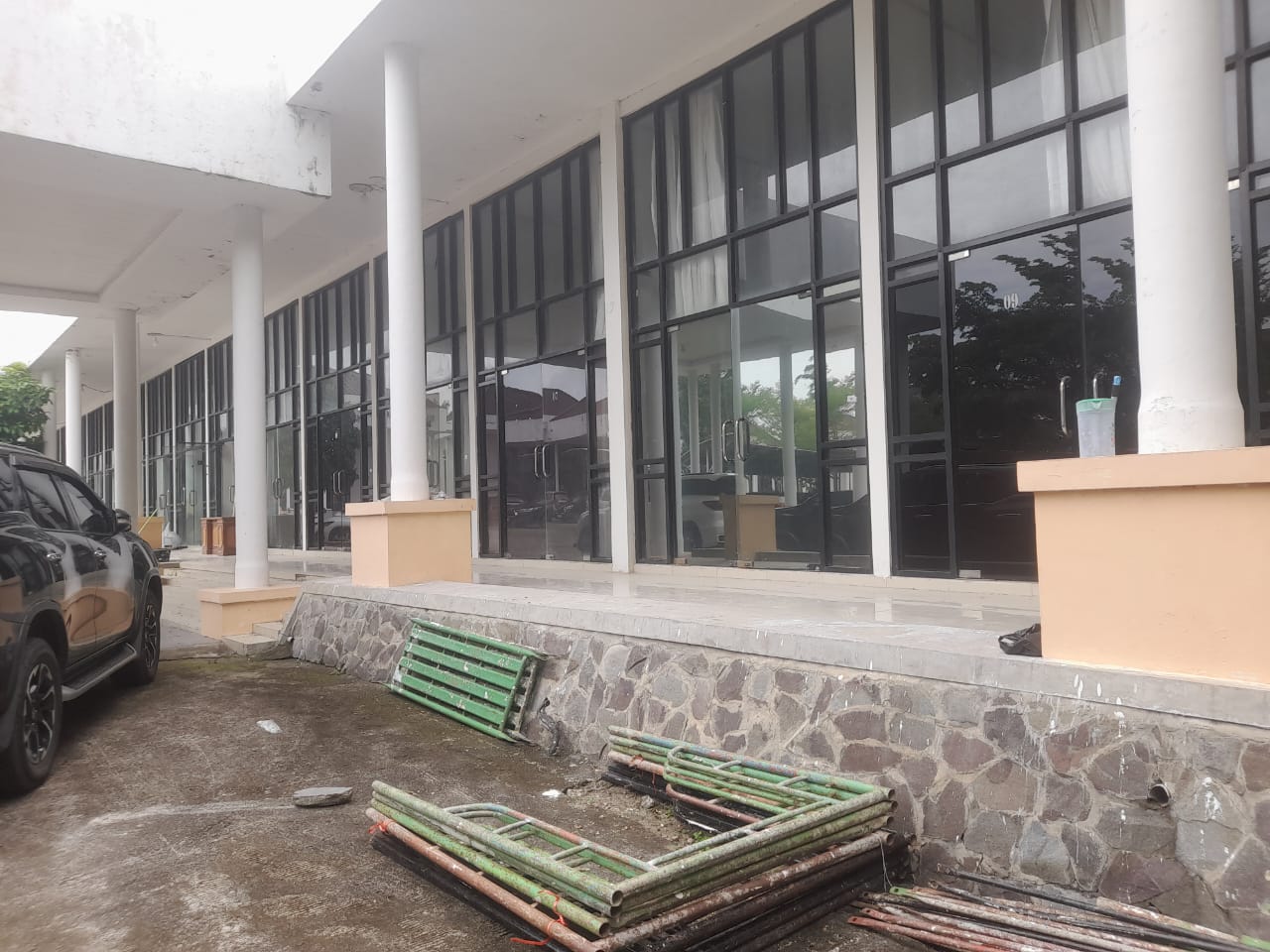 Proyek Siluman, Gentayangang Di Gedung DPRD OI