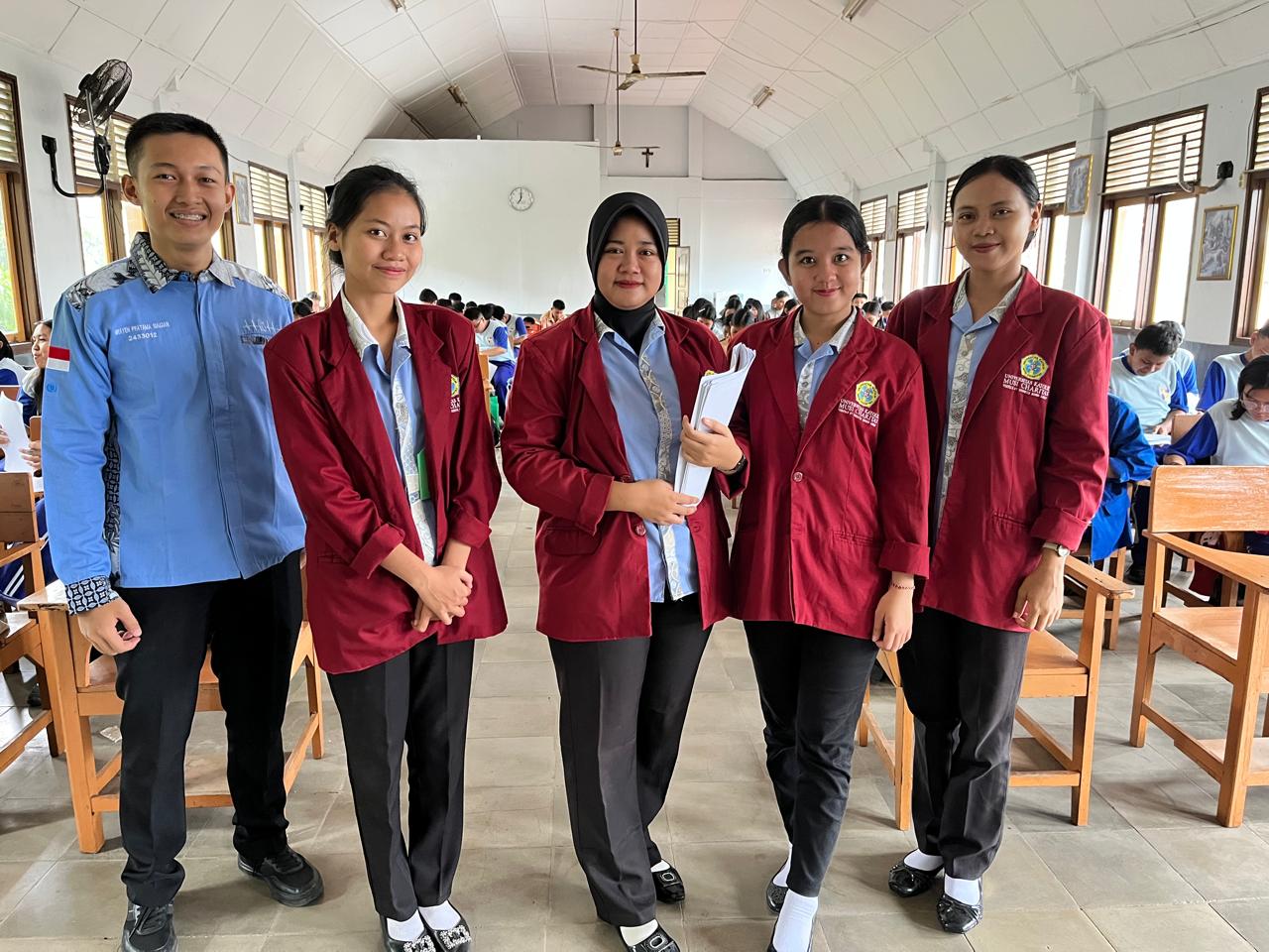 Mahasiswa Keperawatan FIKES UKMC Lakukan Tugas Penelilitian di SMA Xaverius 2 Palembang