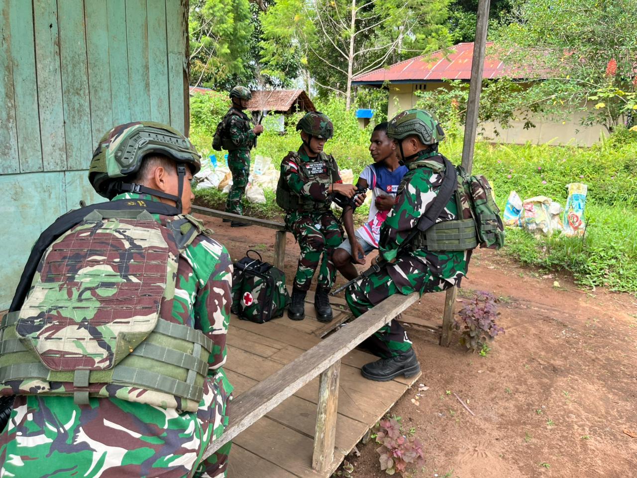 Pelayanan Kesehatan Dari Satgas Yonif 123/RAJAWALI Sampai ke Daerah Terpencil di Kabupaten Mappi