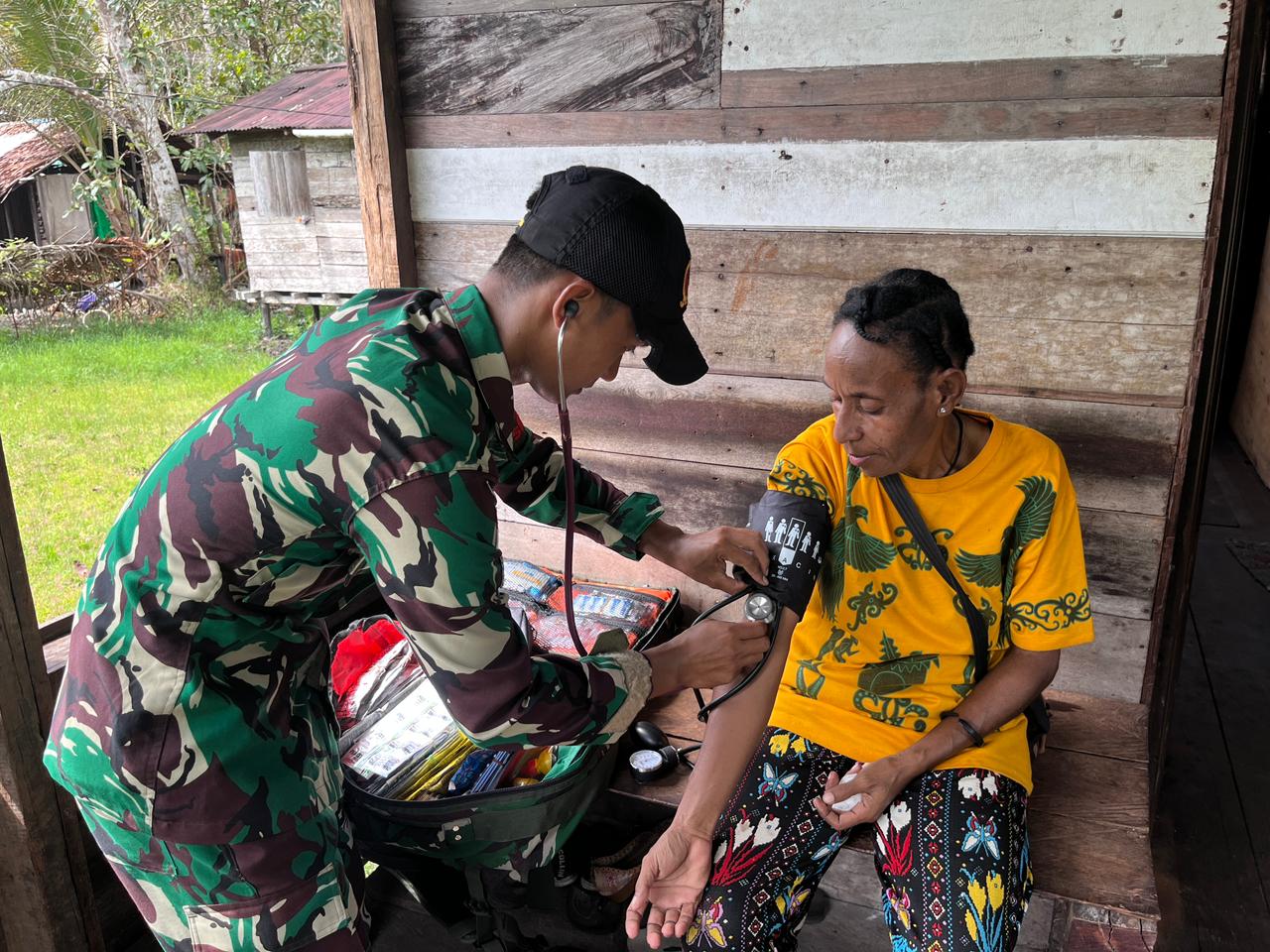 Pelayanan Kesehatan Dari Satgas Yonif 123/RAJAWALI Sampai ke Daerah Terpencil di Kabupaten Mappi