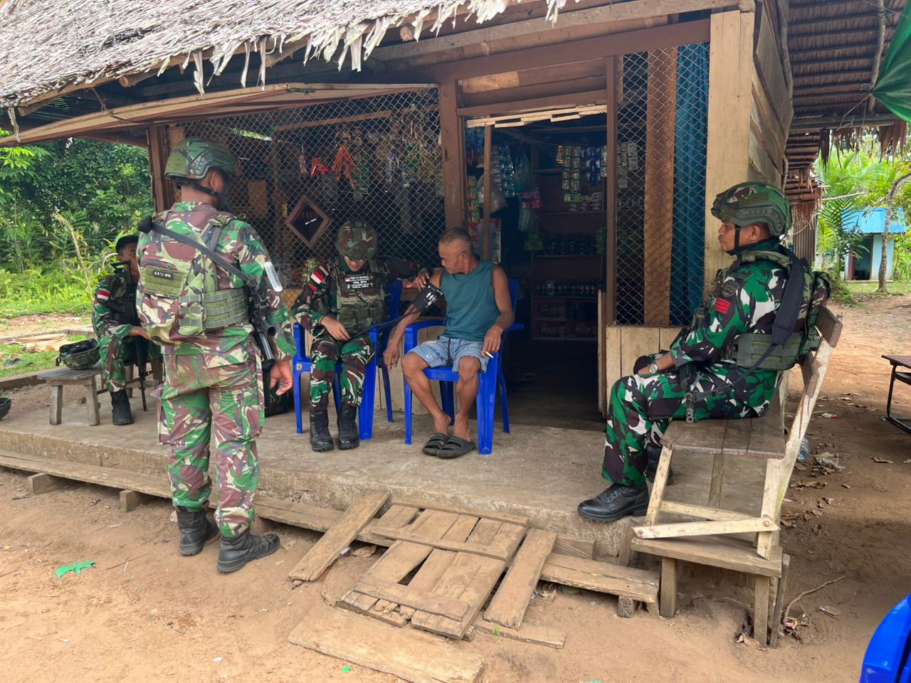 Pelayanan Kesehatan Dari Satgas Yonif 123/RAJAWALI Sampai ke Daerah Terpencil di Kabupaten Mappi