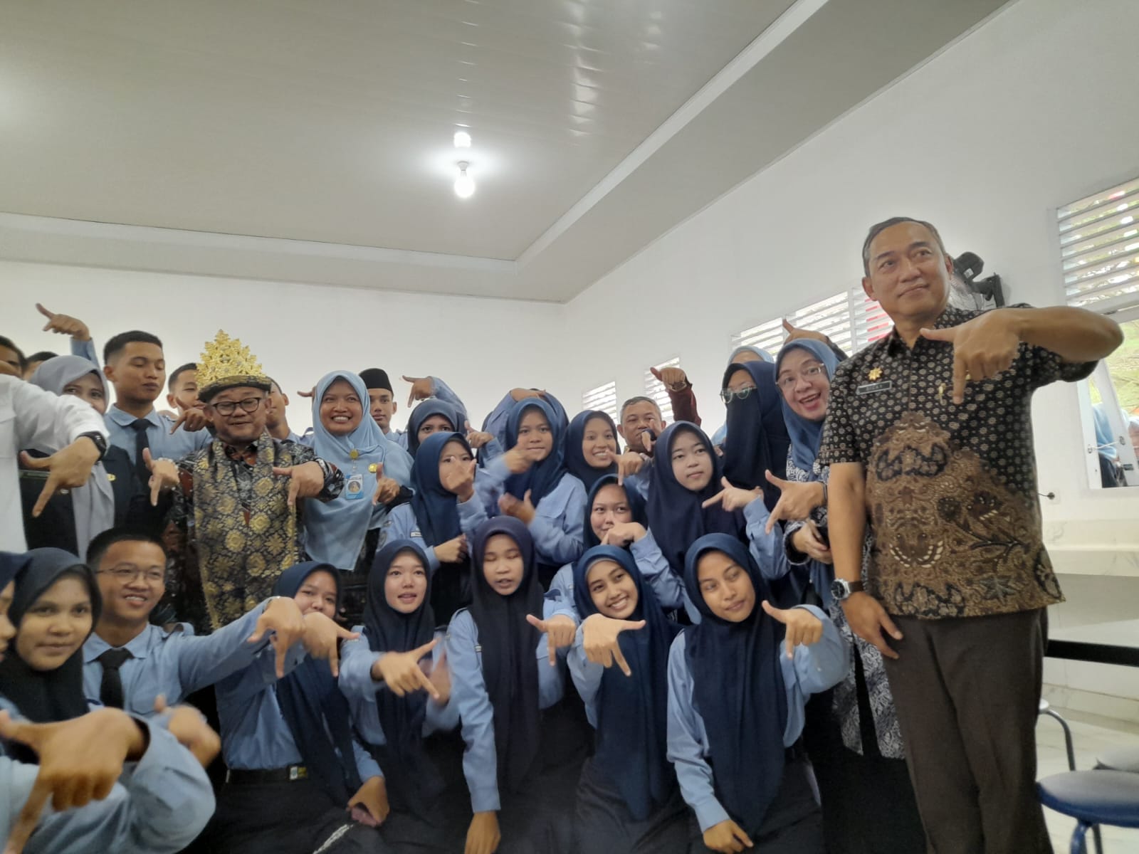 Sekda Ogan Ilir Dampingi Mendikdasmen Dalam Rangka Peresmian Revitalasi Di Dipusatkan di SMA 1 Indralaya Sekda Ogan Ilir Dampingi Mendikdasmen Dalam Rangka Peresmian Revitalasi Di Dipusatkan di SMA 1 Indralaya