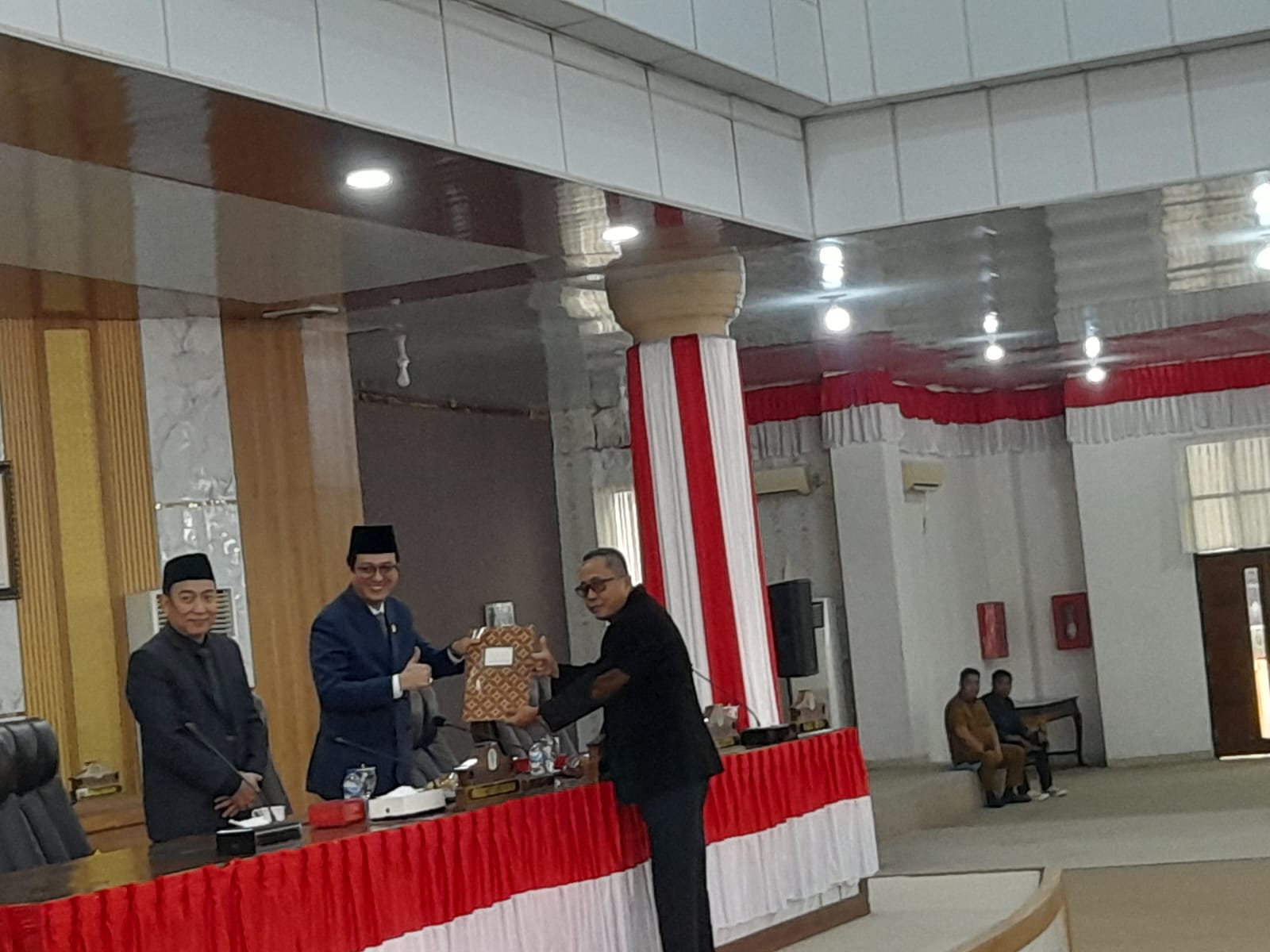 DPRD OganIlir Menggelar Rapat PariPurna XXVlll Masasidanke ll Tahun 2026 Dalam Rangka Penyampaiyan Laporan Reses ke l DPRD Kabupaten Ogan Ilir Tahun 2025 Per Daera Pemilihan Masing-masing