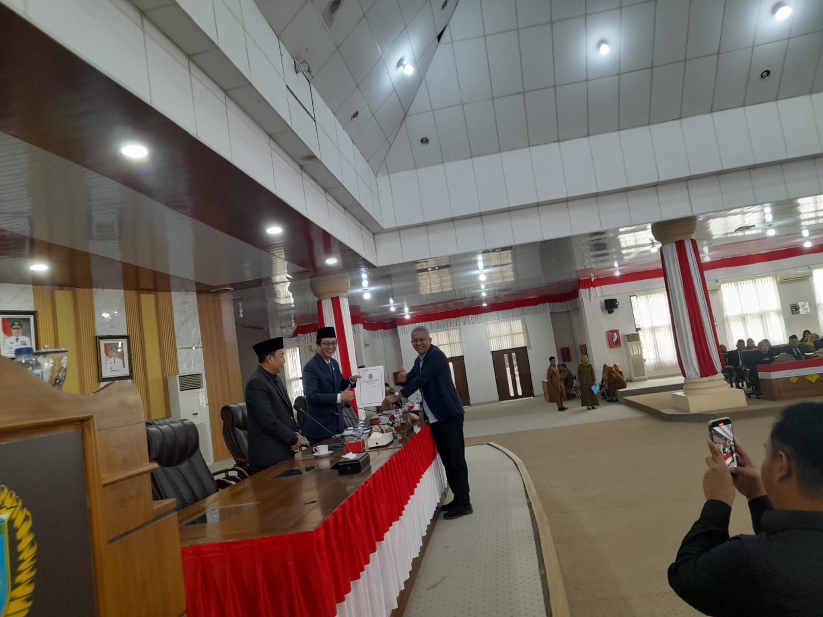 DPRD OganIlir Menggelar Rapat PariPurna XXVlll Masasidanke ll Tahun 2026 Dalam Rangka Penyampaiyan Laporan Reses ke l DPRD Kabupaten Ogan Ilir Tahun 2025 Per Daera Pemilihan Masing-masing