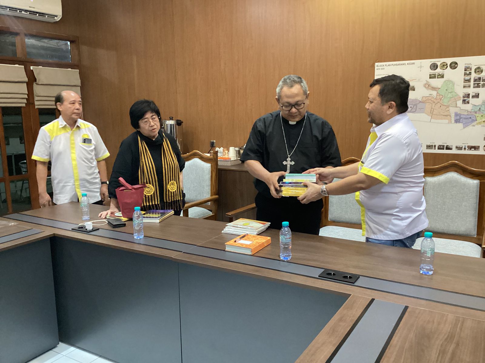 Bakti Sosial PP ISKA dan DPC ISKA SURABAYA