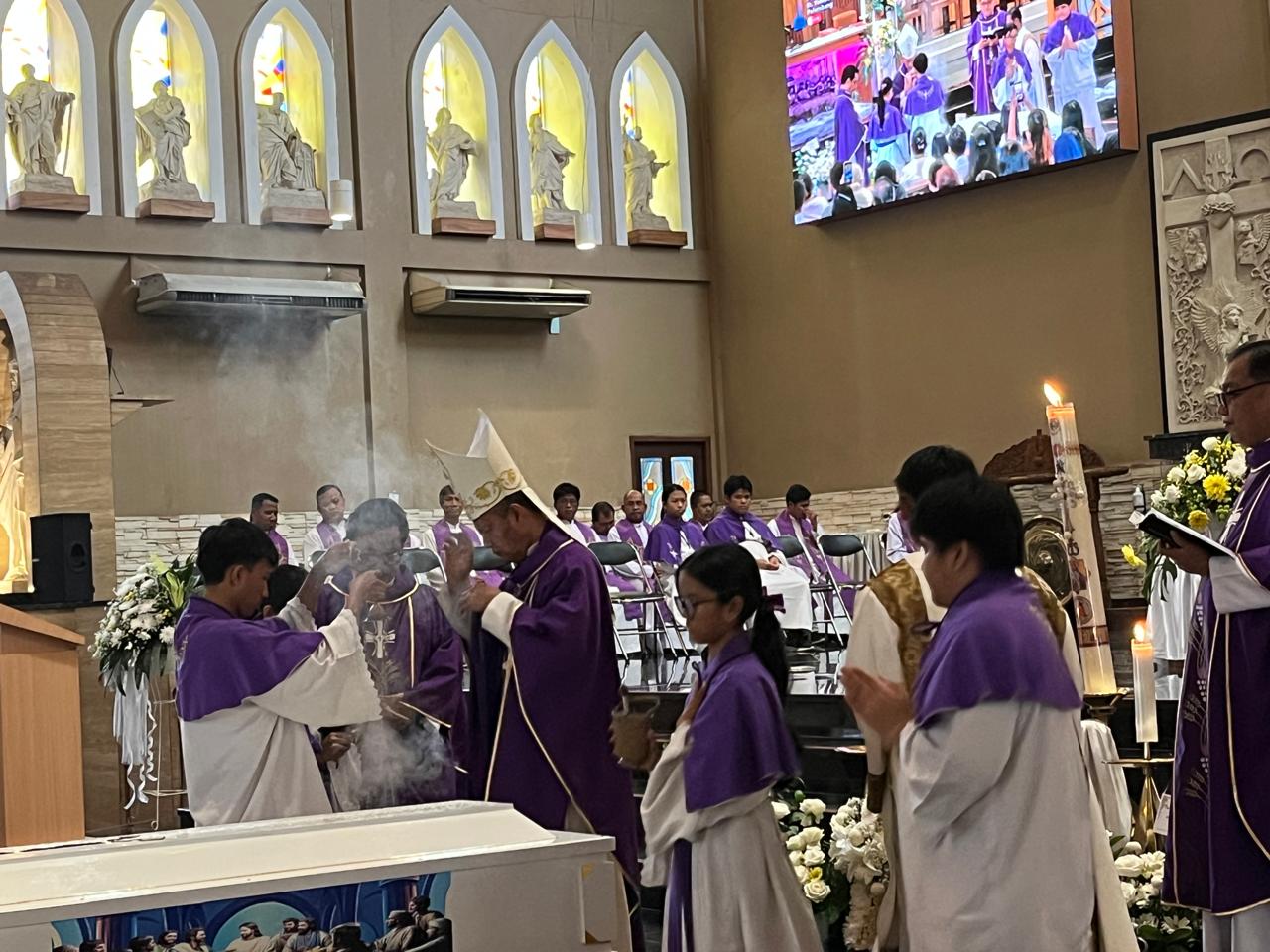 Duka Kemanusiaan di Altar St. Yoseph Palembang: Melepas Kepergian Ibu Christina, Pendidik Setia dan Saksi Iman Duka Kemanusiaan di Altar St. Yoseph Palembang: Melepas Kepergian Ibu Christina, Pendidik Setia dan Saksi Iman