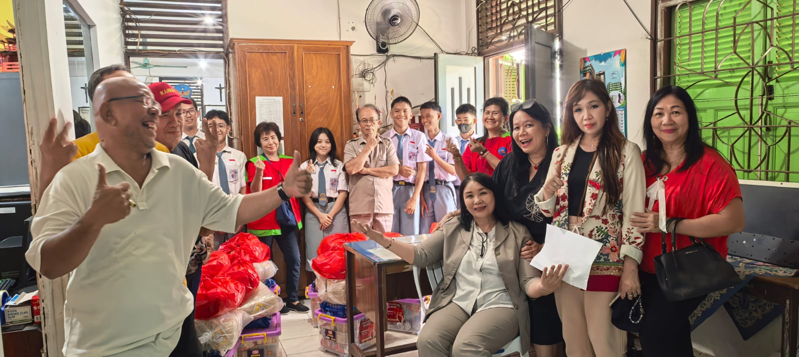 Sambut Imlek 2577, Alumni SMA Xaverius 2 Palembang (IKARIUS II) Tebar Paket Kasih untuk Sesama Sambut Imlek 2577, Alumni SMA Xaverius 2 Palembang (IKARIUS II) Tebar Paket Kasih untuk Sesama