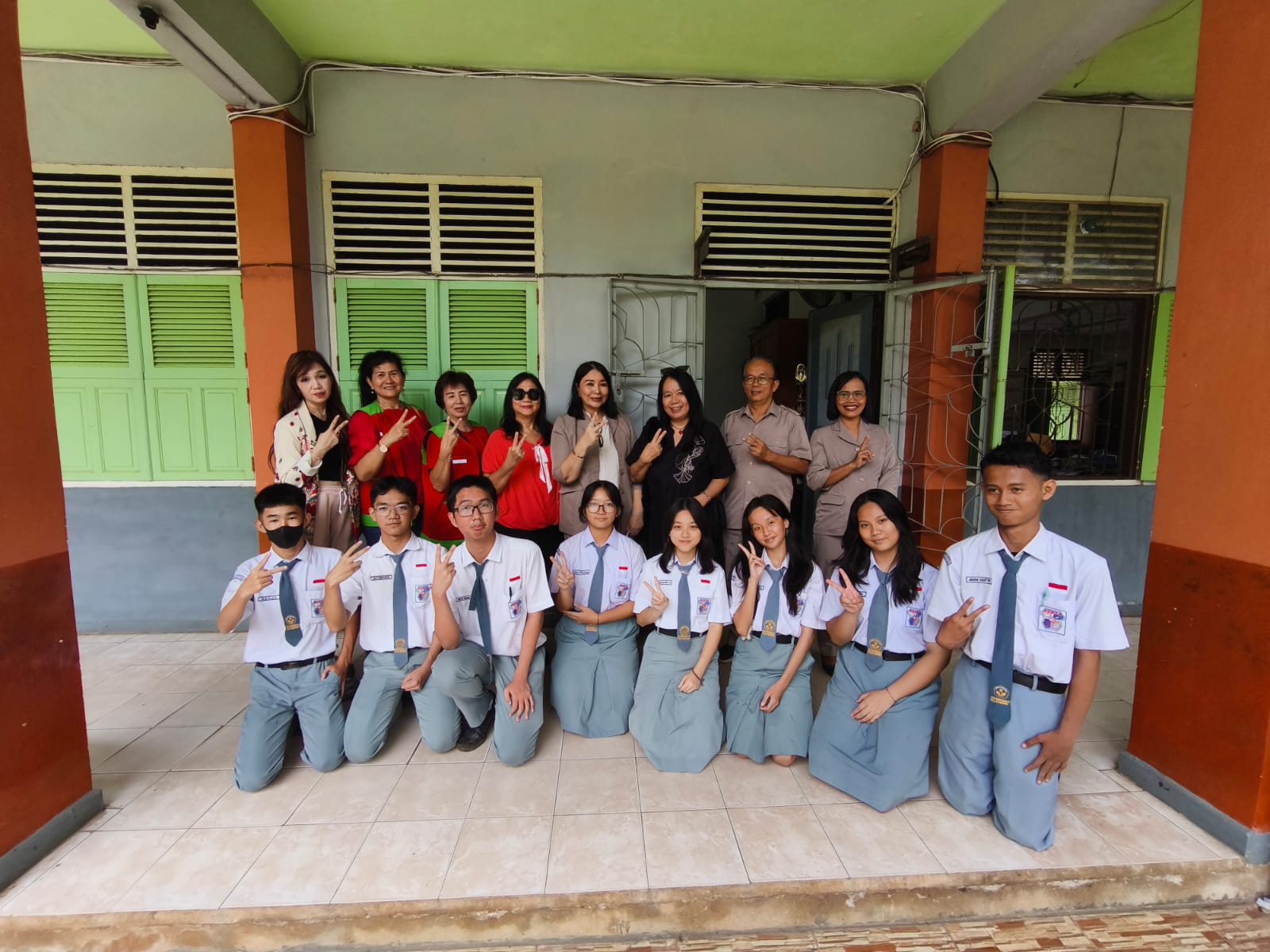 Sambut Imlek 2577, Alumni SMA Xaverius 2 Palembang (IKARIUS II) Tebar Paket Kasih untuk Sesama Sambut Imlek 2577, Alumni SMA Xaverius 2 Palembang (IKARIUS II) Tebar Paket Kasih untuk Sesama