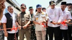 Menteri Dalam Negeri Jendral (Purn) Tito Karnavian meresmikan hunian sementara pasca bencana di Simarpinggan, Kabupaten Tapanuli Selatan, Sumatera Utara (Sumut).