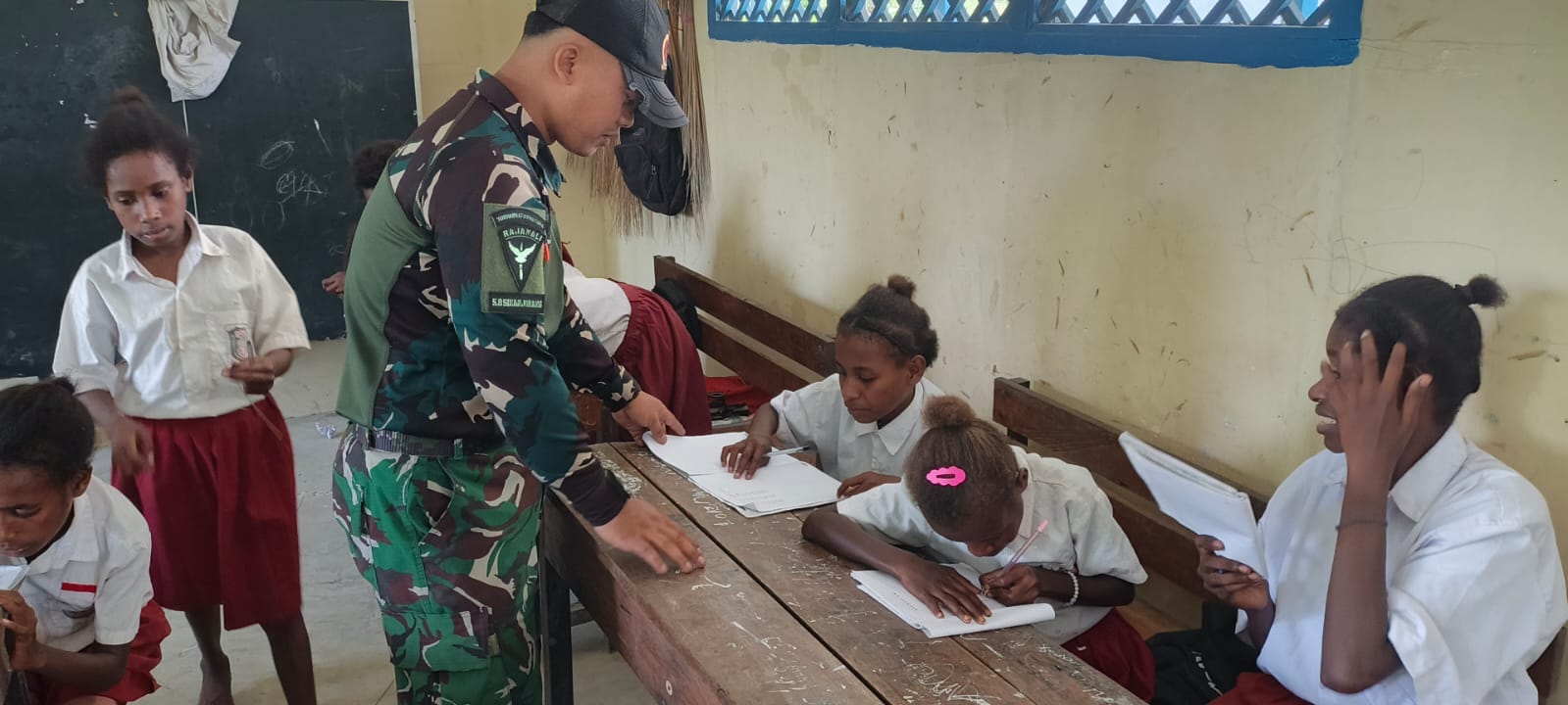 Pos Kimaam Satgas Kewilayahan Yonif 123/Rajawali Gelar Kegiatan GADIK di SD Inpres Distrik Kimaam Merauke