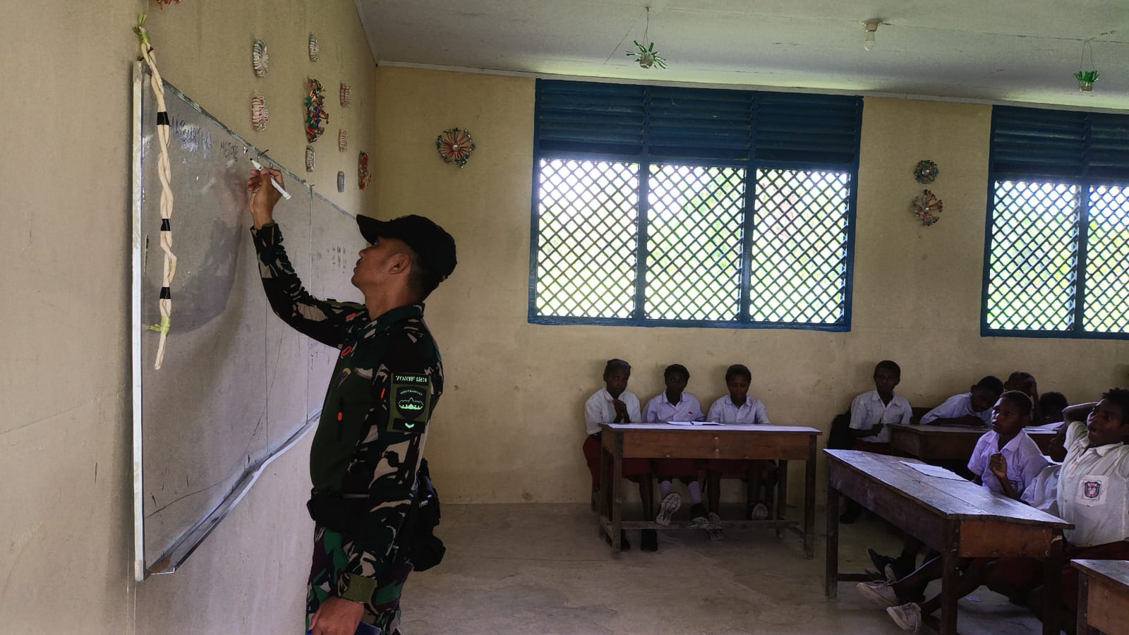 Pos Kimaam Satgas Kewilayahan Yonif 123/Rajawali Gelar Kegiatan GADIK di SD Inpres Distrik Kimaam Merauke