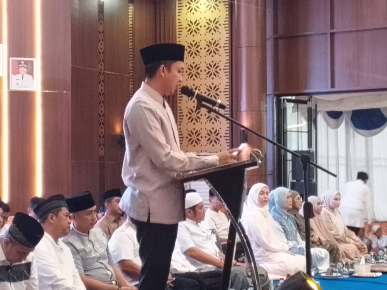 Safari Ramadhan di Gedung Pendopo Tanjung Senai Ogan Ilir di Hadiri Gubernur HD Ajak Seluru Yang Hadir Berselawat.