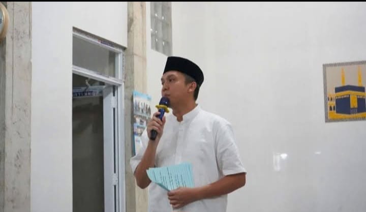 Safari Ramadhan di Muara Kuang, Bupati Panca Wijaya Akbar Serahkan Bantuan untuk Masjid dan Masyarakat