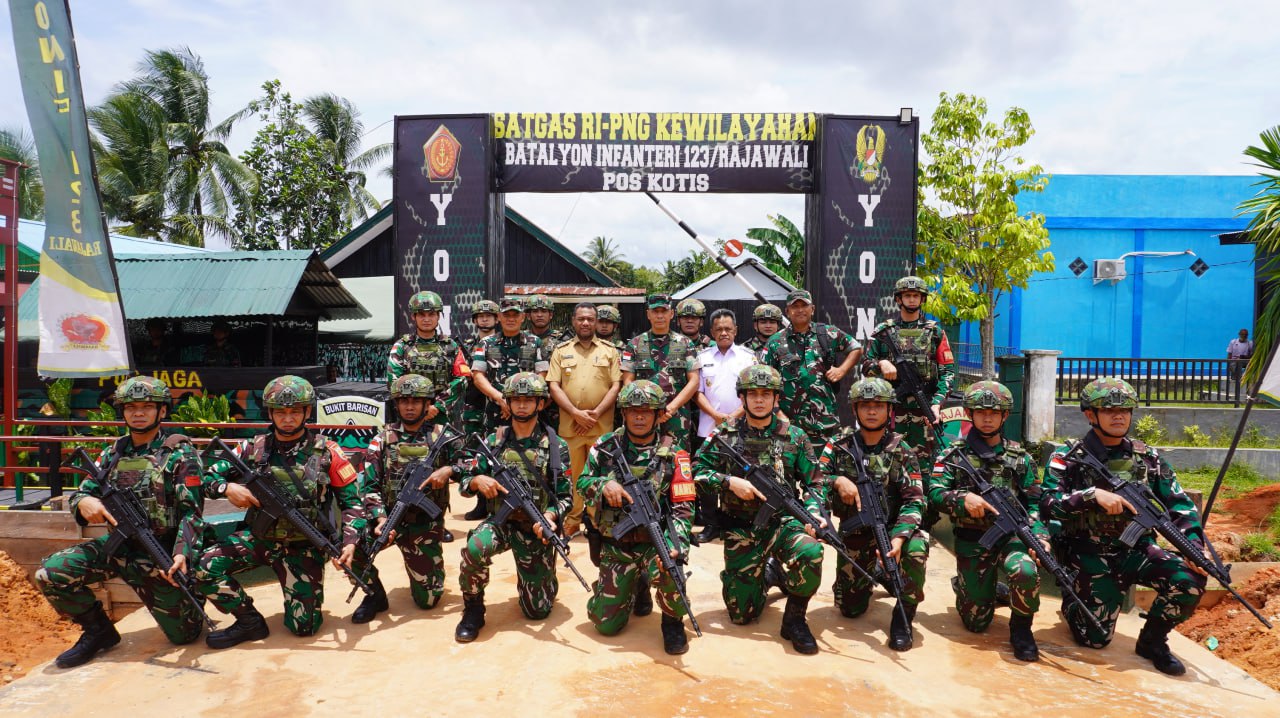 Pangdam XXIV/MT Mayjen TNI Lucky Avianto Tinjau Langsung Pos Kotis Satgas Pamtas Kewilayahan Yonif 123/Rajawali di Papua Selatan