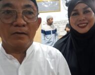 Basirun Di Dampingi Istri Ibuk Indah Susanti  DPRD Ogan Ilir Dari Praksi Partai Gerinda Sambut Kedatangan Bupati Di Acara Syafari Ramadan