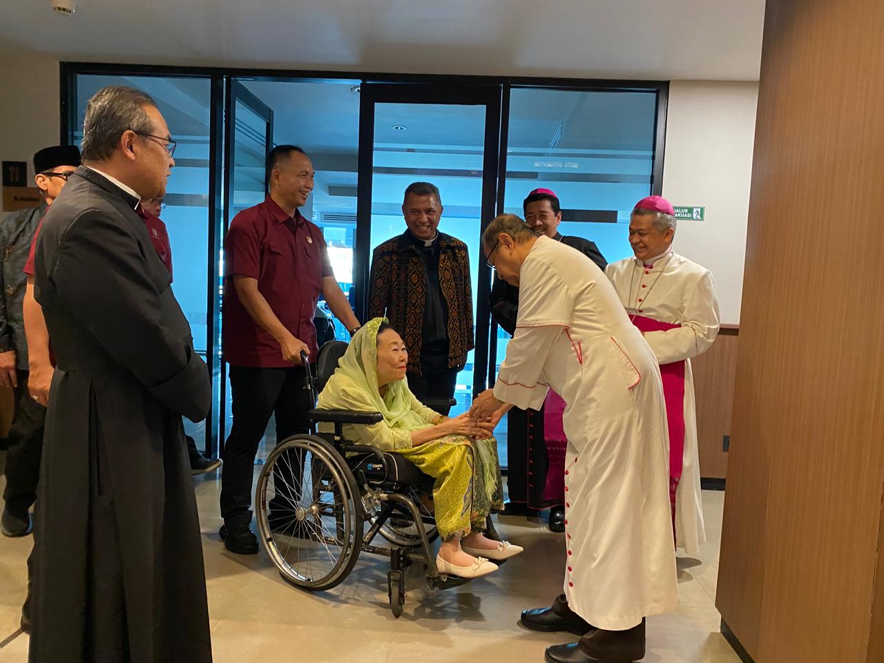 Bukber Bersama Kom-HAK KWI: ADA TIGA PESAN DARI IBU H. SHINTA NURIYAH WAHID