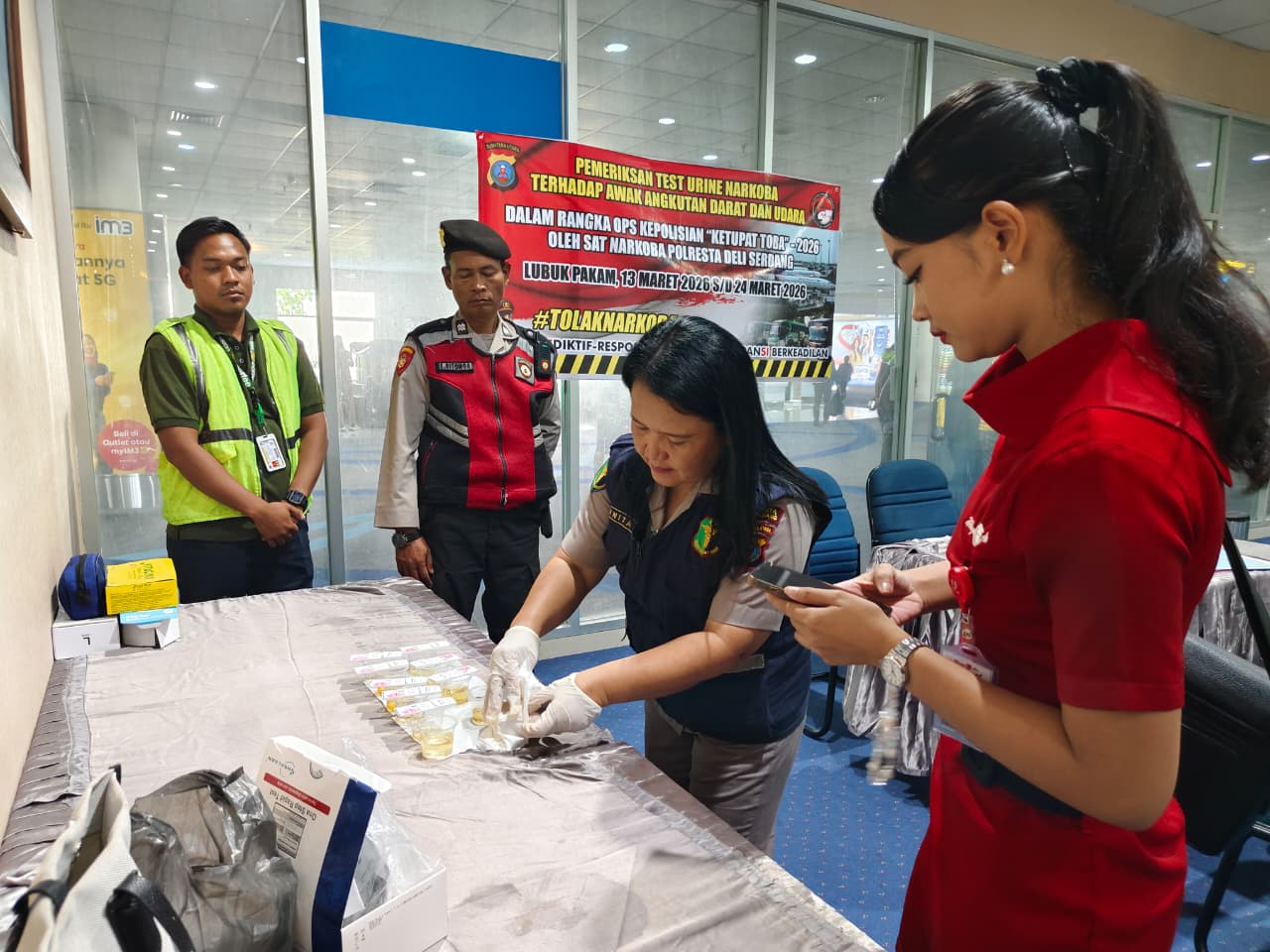 Polresta Deli Serdang Tes Urine Terhadap Awak Penerbangan Dan Angkutan Darat di Bandara Kuala Namu