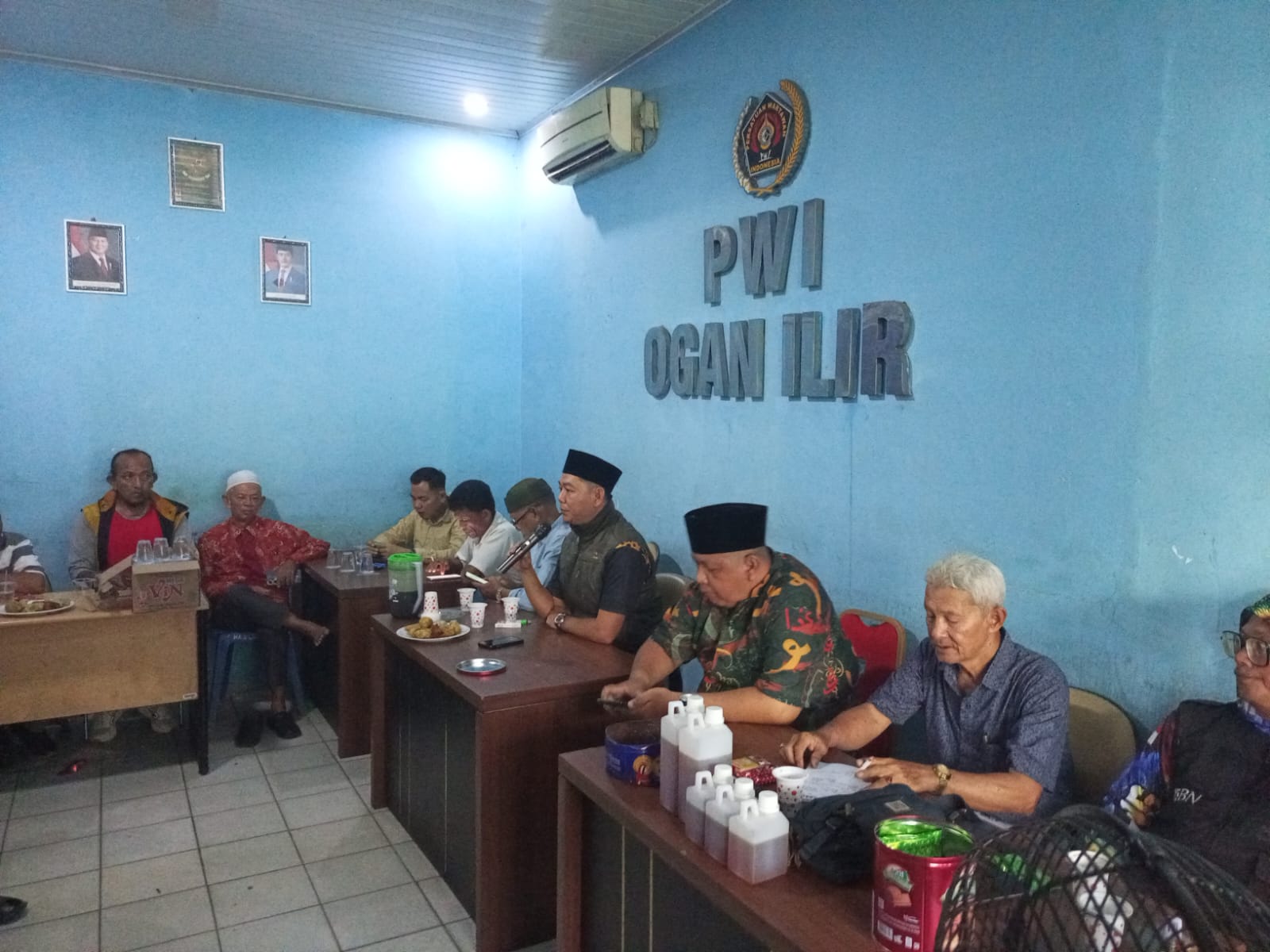 Momen Ketua PWI (OI) Halalbihalal Degan Anggota dan Undian Umroh Di kantor Sekretariat Ogan ilir