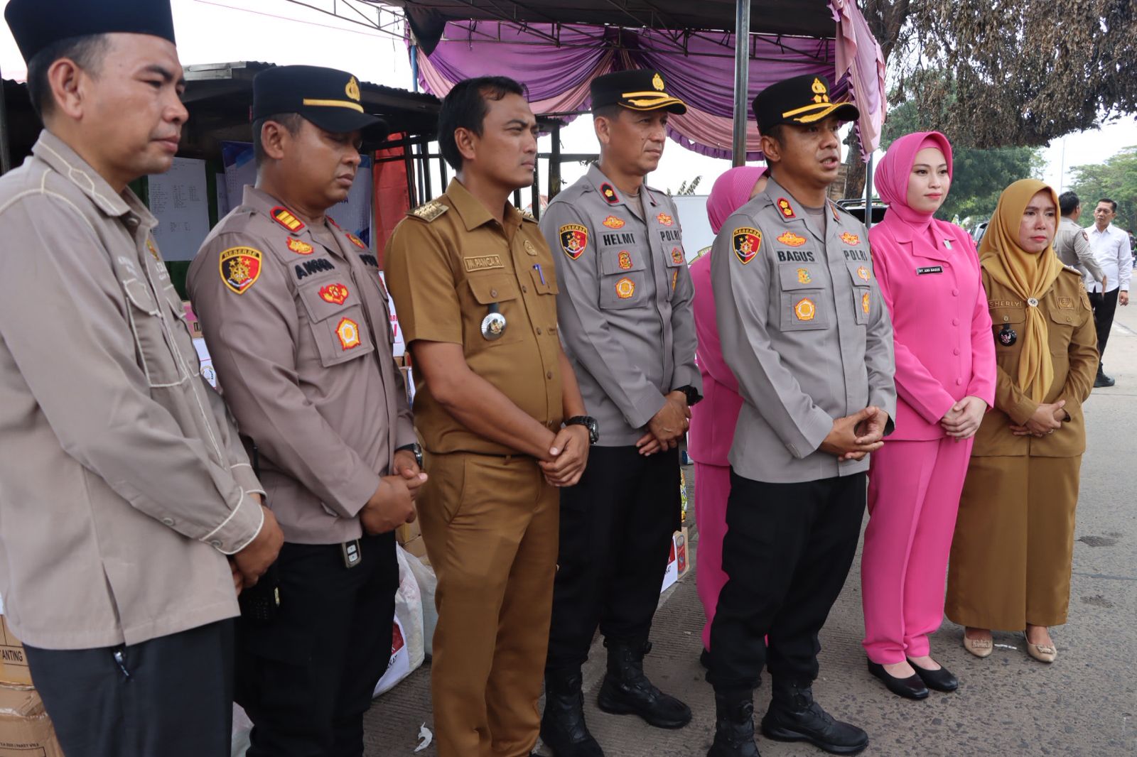 Kapolres Ogan Ilir Peduli, Bersama Ketua Bhayangkari Salurkan Bantuan untuk Korban Kebakaran di Desa Ibul Besar III Pemulutan