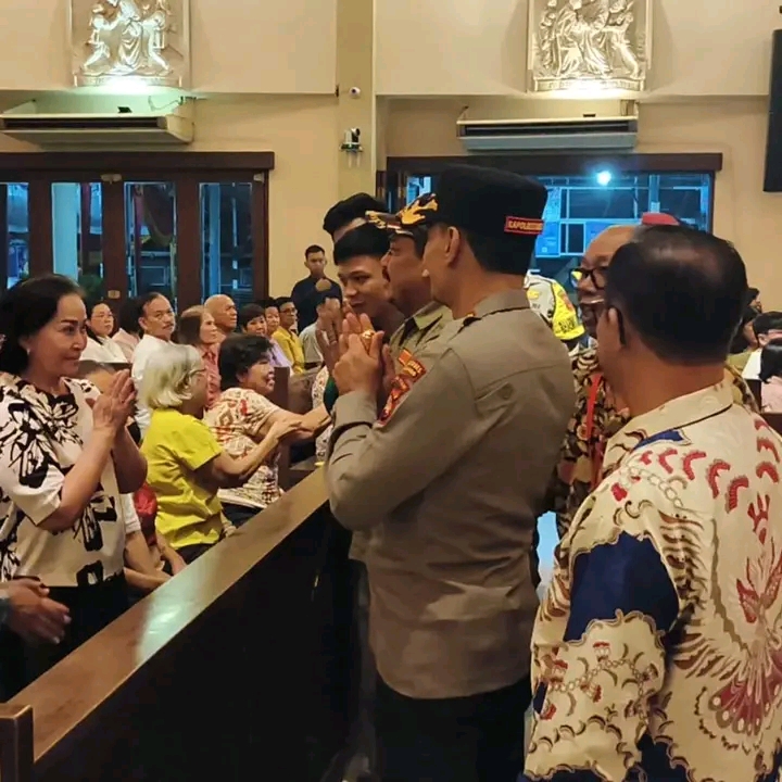 Sambangi Gereja St. Yoseph, Kapolrestabes Palembang dan Ormas Keagamaan Kompak Jaga Khidmat Malam Vigili Paskah