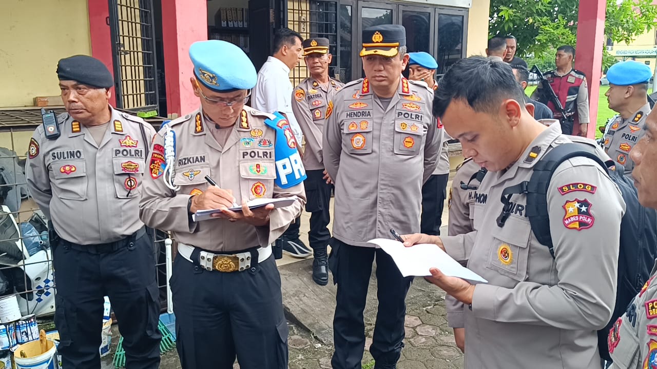 Kunker Divpropam Polri dan Slog Polri Di Polresta Deli Serdang Sekaligus Periksa Senjata Personil Kunker Divpropam Polri dan Slog Polri Di Polresta Deli Serdang Sekaligus Periksa Senjata Personil