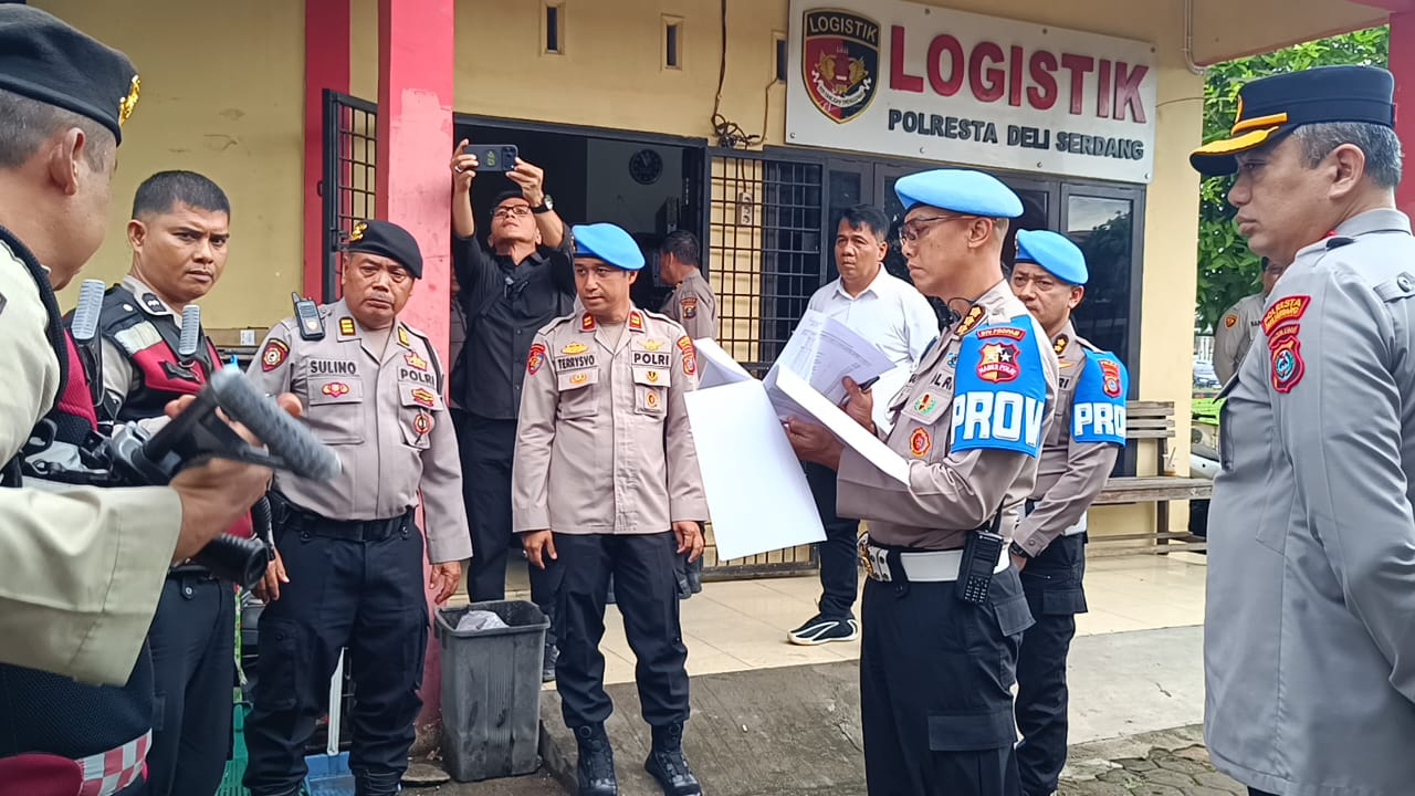 Kunker Divpropam Polri dan Slog Polri Di Polresta Deli Serdang Sekaligus Periksa Senjata Personil Kunker Divpropam Polri dan Slog Polri Di Polresta Deli Serdang Sekaligus Periksa Senjata Personil