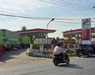 Di Duga Praktek Curang Dengan Menupulasi Takaran Liter Di SPBU  Depan TPI Indralaya