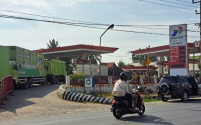 Di Duga Praktek Curang Dengan Menupulasi Takaran Liter Di SPBU  Depan TPI Indralaya