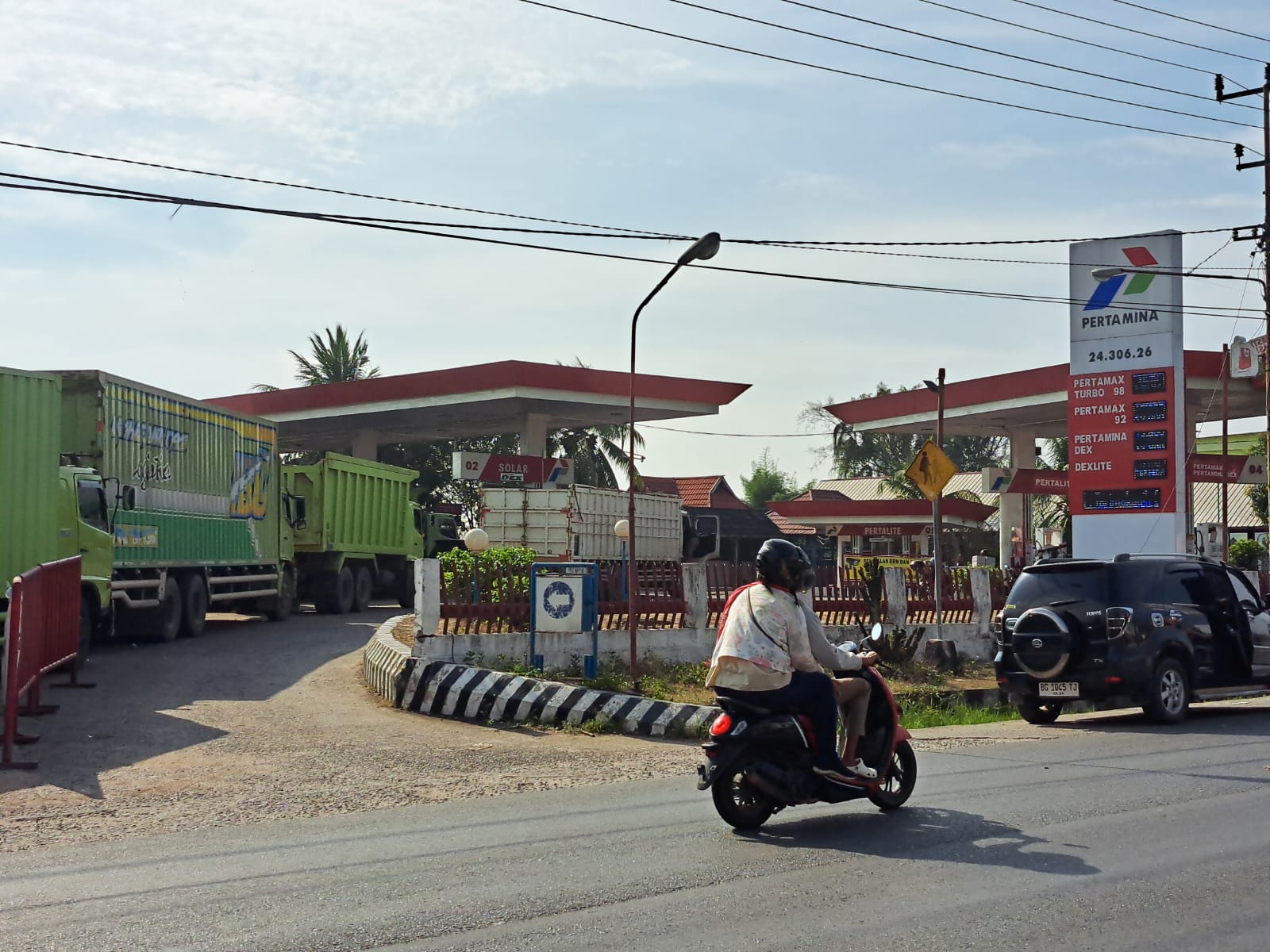 Di Duga Praktek Curang Dengan Menupulasi Takaran Liter Di SPBU Depan TPI Indralaya