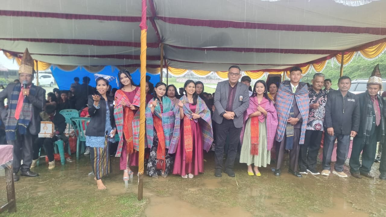 Keren dan Berbudaya, Pelepasan Siswa SMAN 1 Dolok Pardamean Tuai Pujian karena Konsep Tradisional Estetik