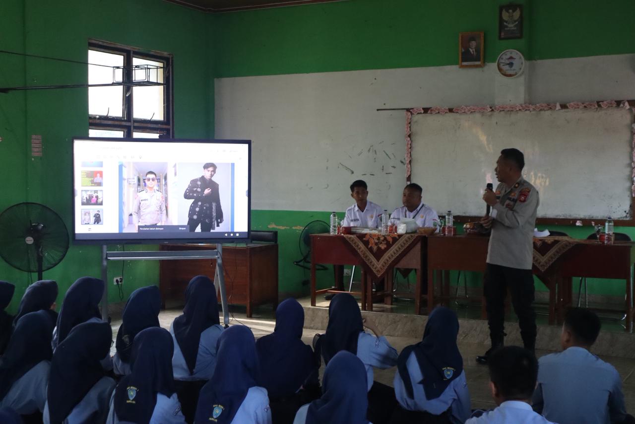 “BISMILLAH” Bag SDM Polres Ogan Ilir Hadir di Sekolah, Bentengi Pelajar dari Kenakalan Remaja dan Bahaya Narkoba