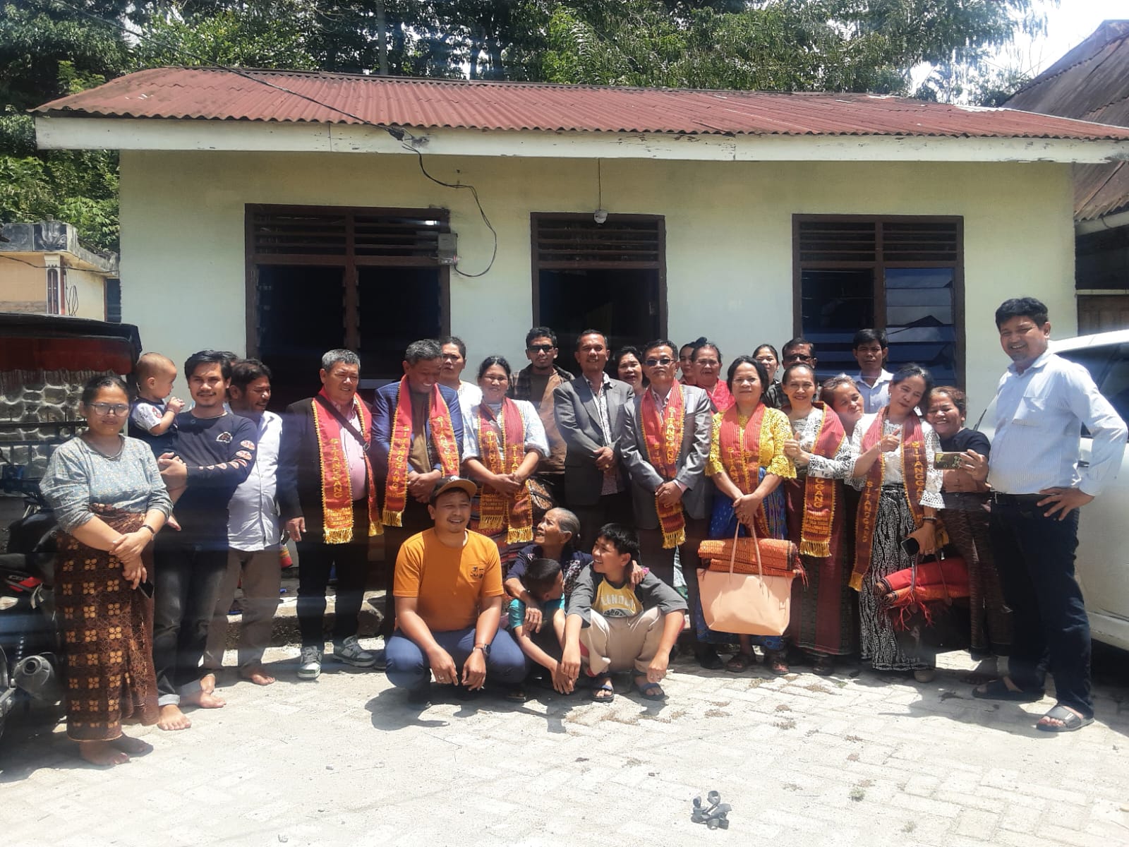 KAMI MARAH KARENA RUMAH BATAK PENINGGALAN OPUNG TONGAM SITANGGANG SILO AKAN DIRUBUHKAN MARTUA SITANGGANG