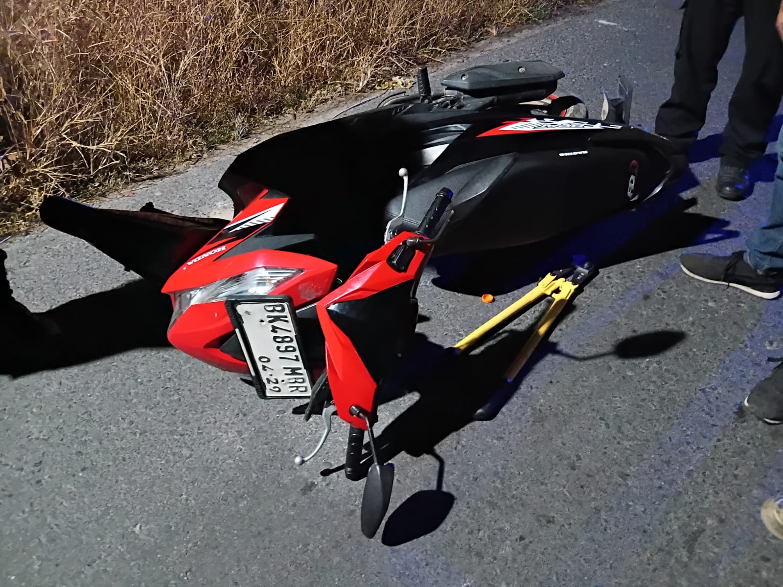 Terekam CCTV, 2 Pelaku Tinggalkan Sepeda motor Saat Lihat Patroli Polisi