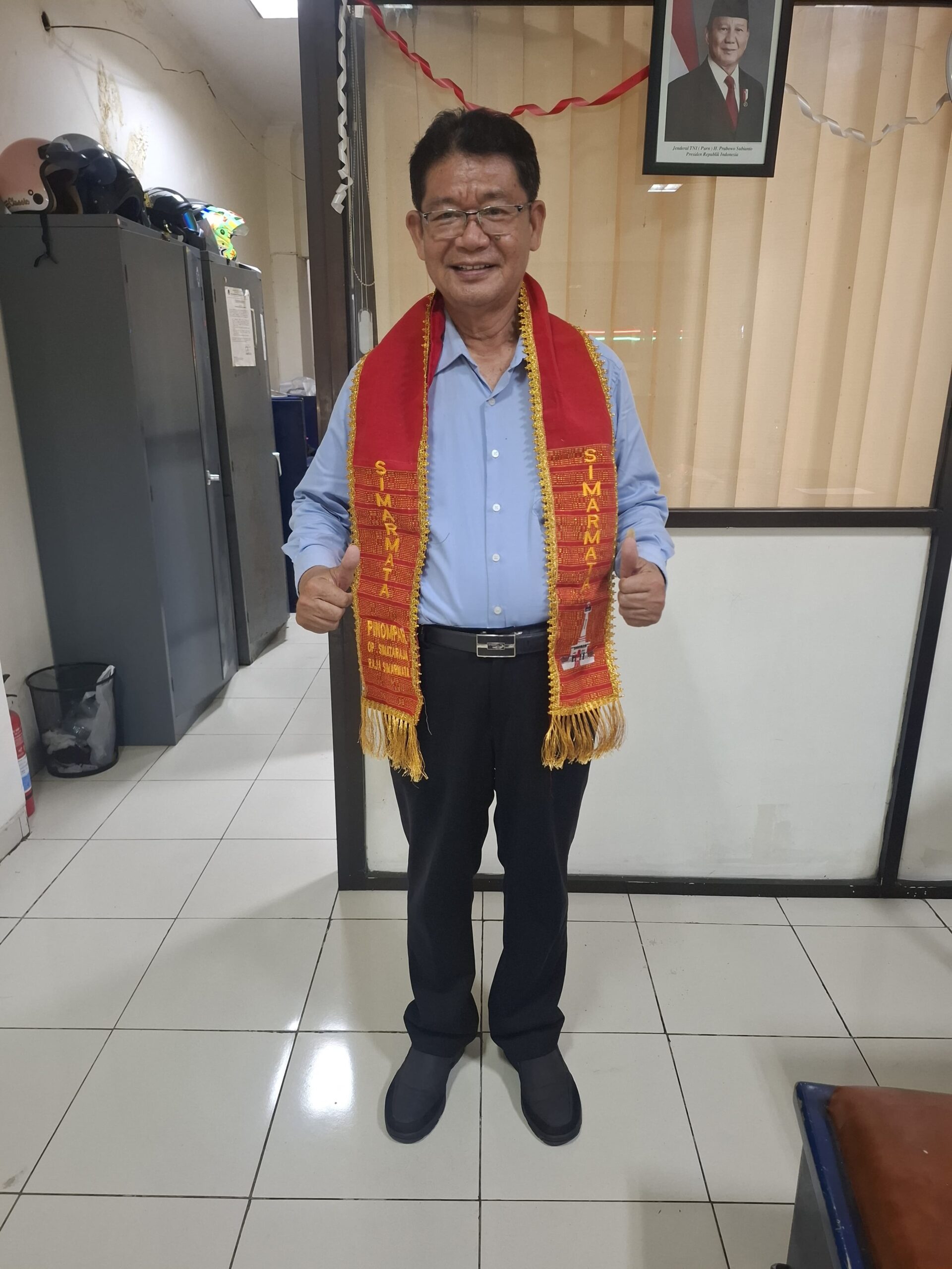 Stola Ulos Karya Dr drh Rotua Wendeilyna Simarmata MSi CMed untuk J SImarmata di Manado