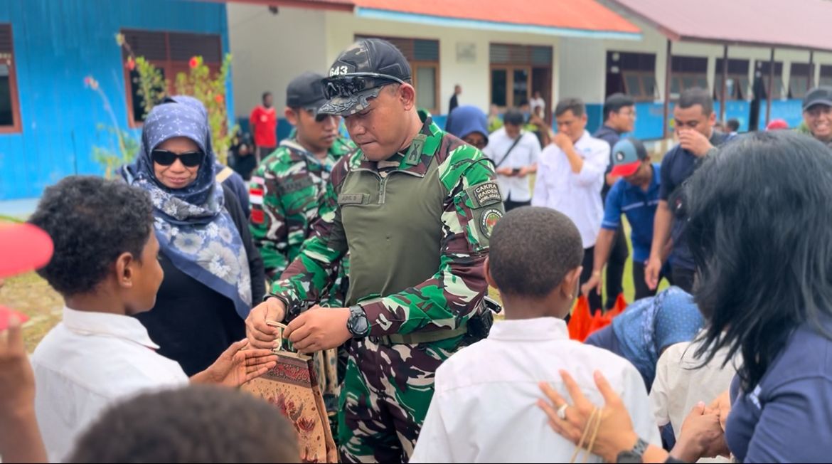 Satgas Swasembada Yonif 643/Wns Koops TNI Habema, Turut Peringati Hardiknas Di Sekolah Perbatasan Papua