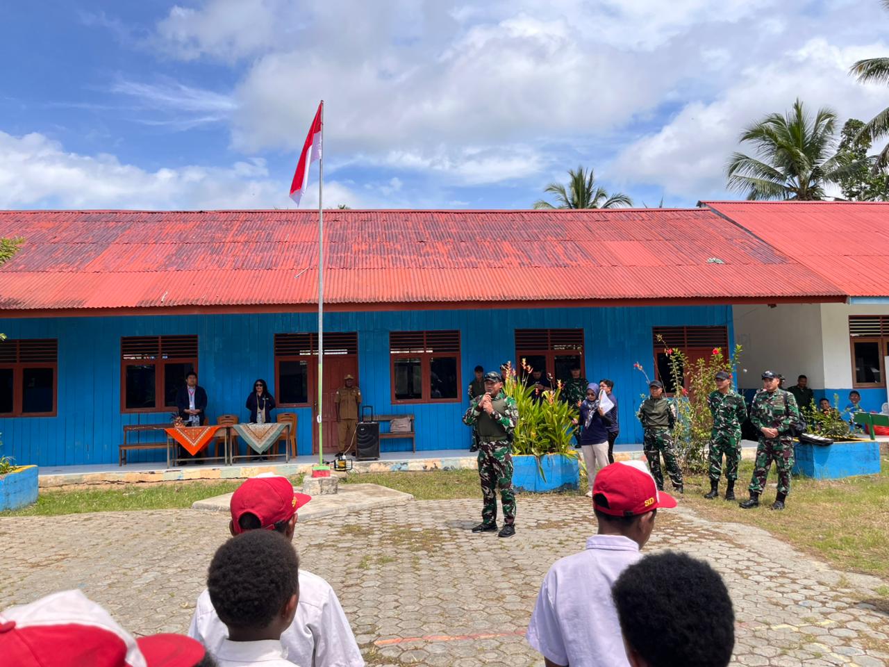 Satgas Swasembada Yonif 643/Wns Koops TNI Habema, Turut Peringati Hardiknas Di Sekolah Perbatasan Papua