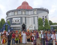 Warna-warni Tenun NTT Hiasi Gereja St. Petrus Palembang, Ribuan Warga Ikuti Misa Inkulturasi