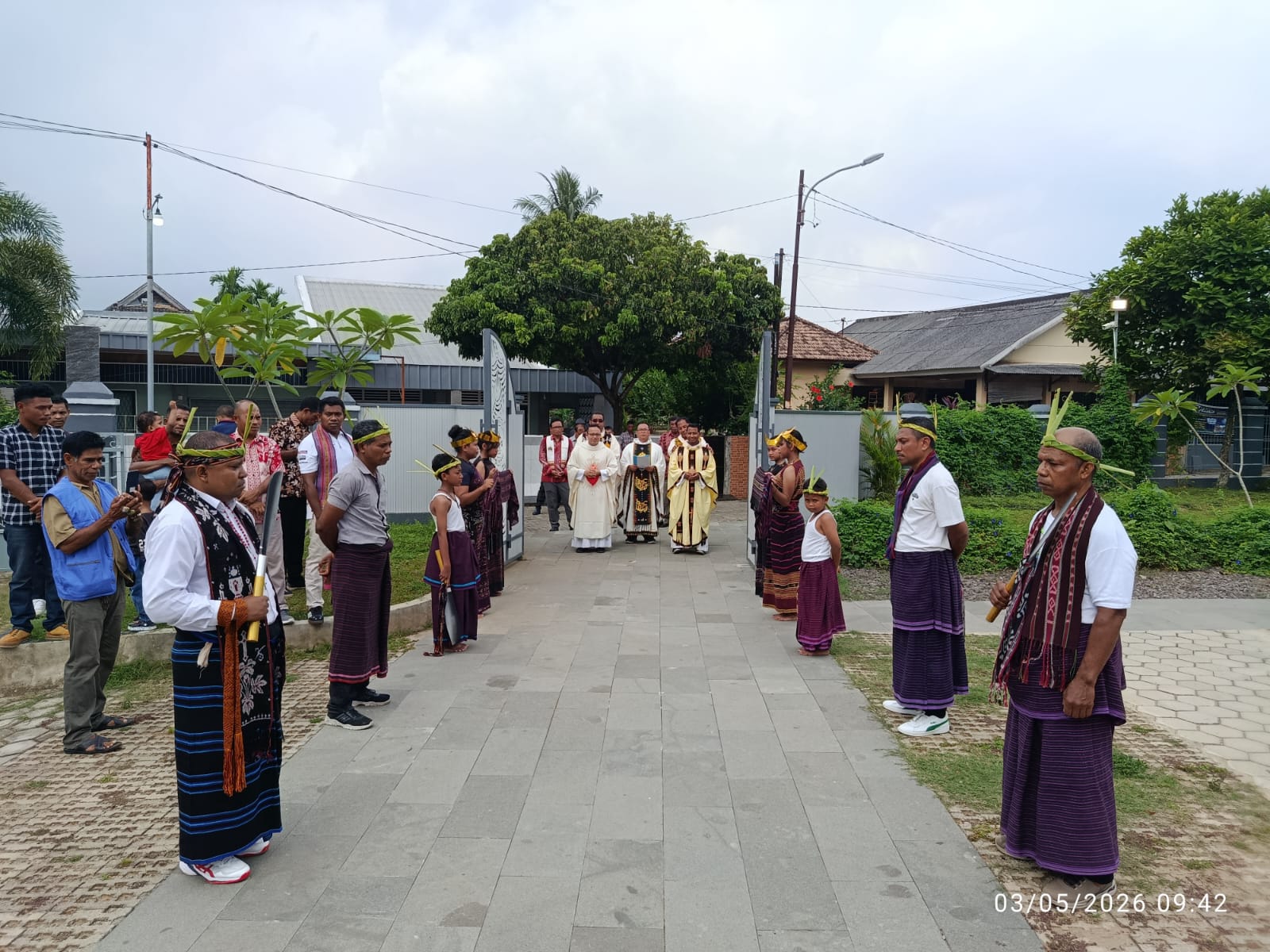 Warna-warni Tenun NTT Hiasi Gereja St. Petrus Palembang, Ribuan Warga Ikuti Misa Inkulturasi
