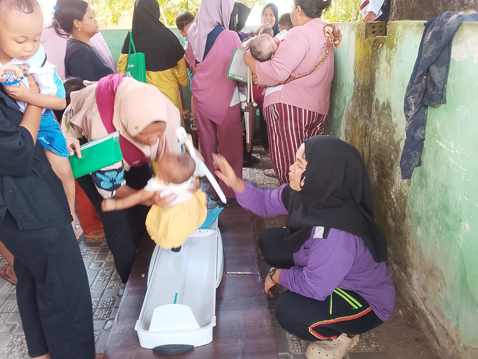 Pemdes Sukarami Gelar Pelayanan Posyandu Cegah Stunting & Pantau Kesehatan Warga