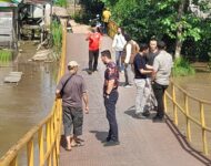 Gerak Cepat Dinas PUPR Ogan Ilir Periksa Jembatan di Desa Sukarami yang Nyaris Roboh