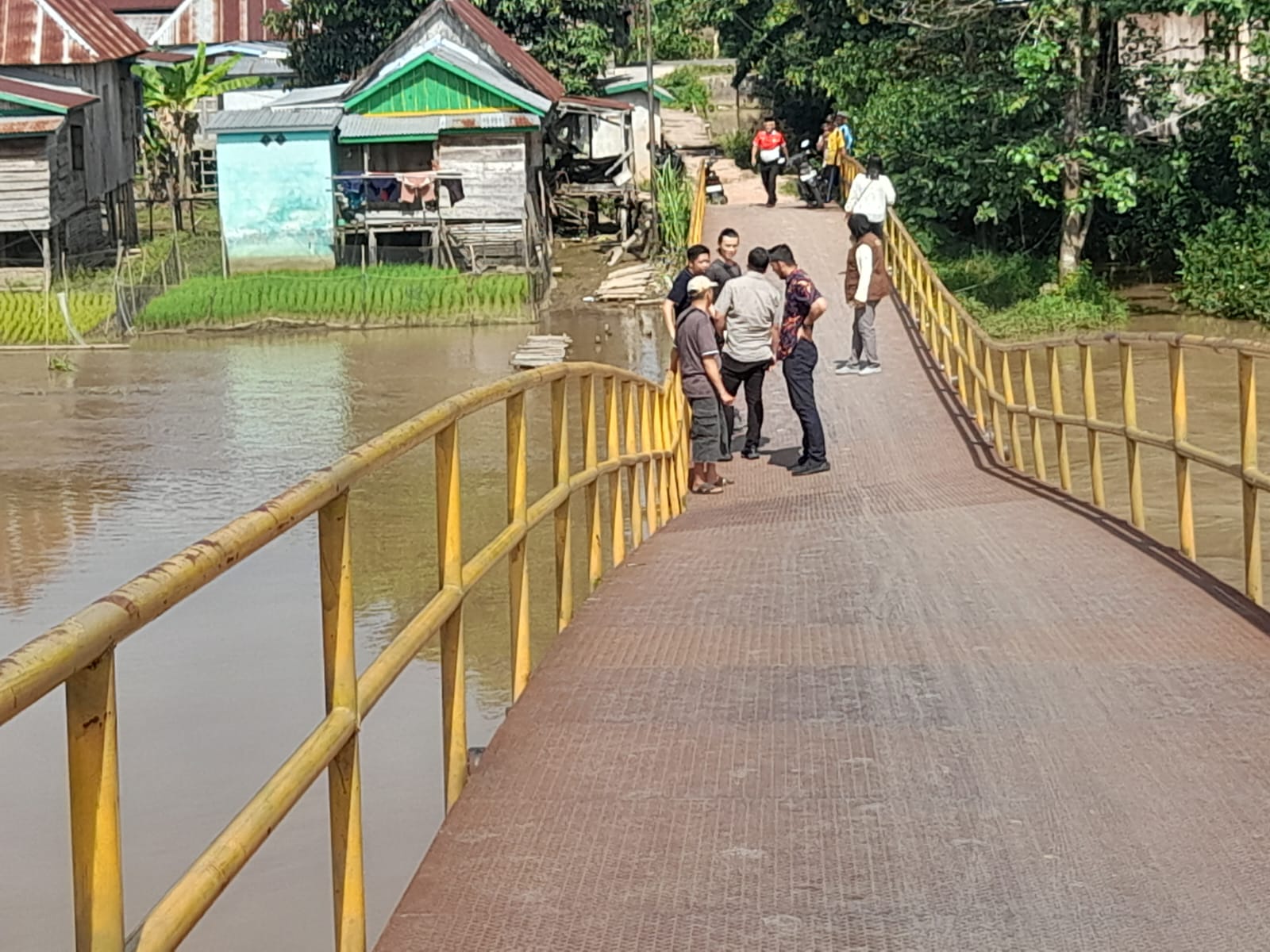 Gerak Cepat Dinas PUPR Ogan Ilir Periksa Jembatan di Desa Sukarami yang Nyaris Roboh